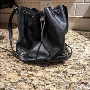 tory burch bucket bag